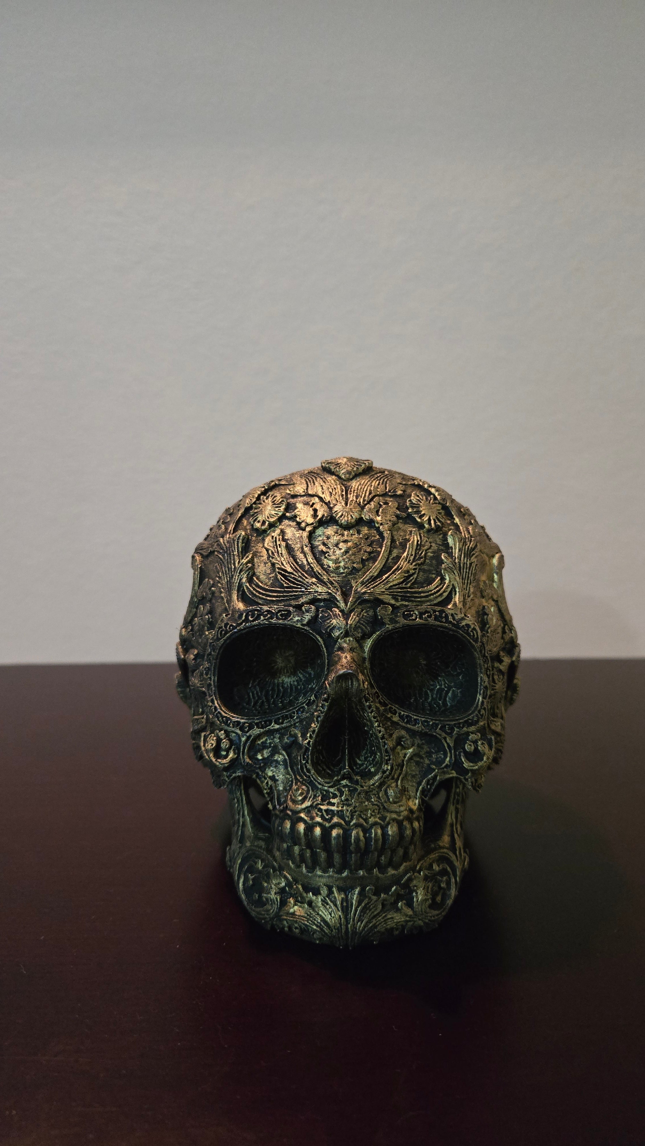 Декоративна Метална Черепна Скулптура – Рачно Изработен Антички Дизајн