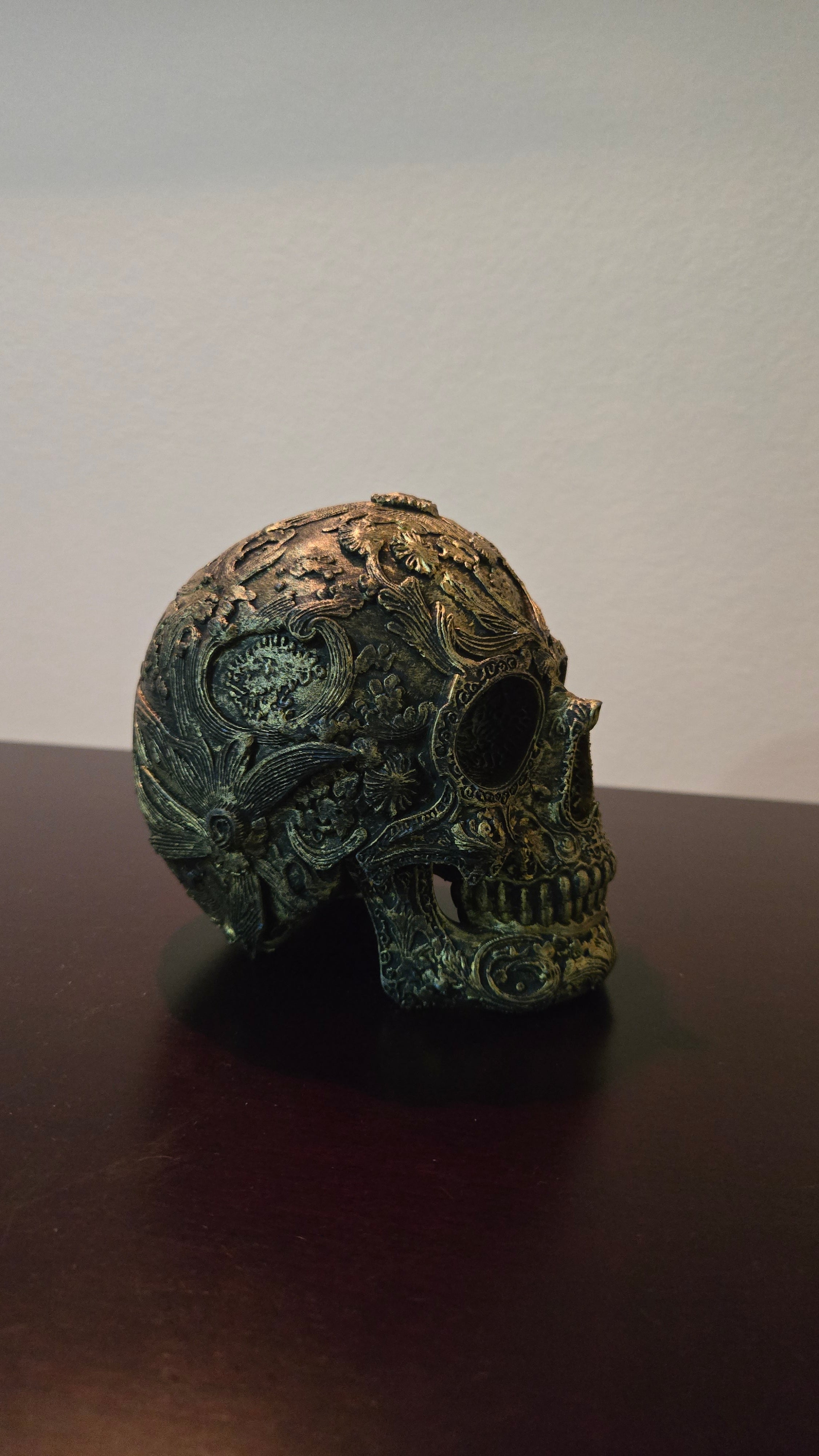 Декоративна Метална Черепна Скулптура – Рачно Изработен Антички Дизајн